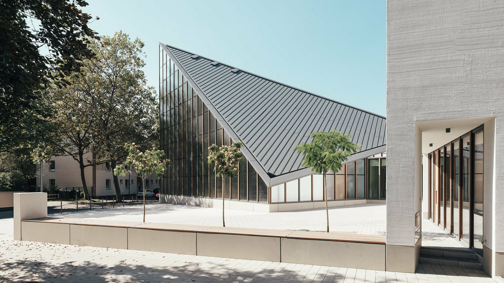 Stephanskirche in Köln, gedeckt in Prefalz P.10 Dunkelgrau