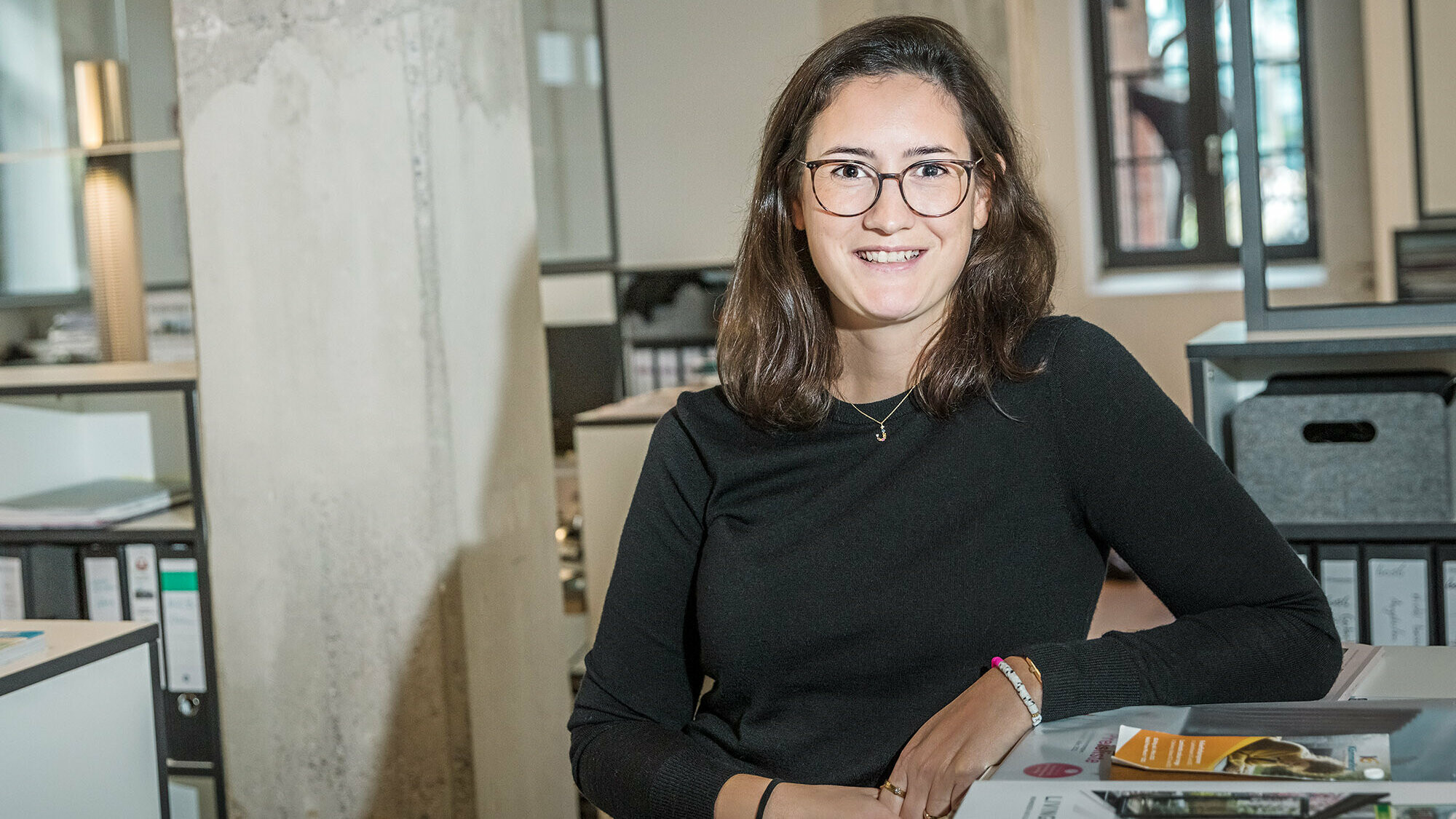 Portrait der Architektin Jana Küttner im Büro von Rotterdam Dakowski Architekten.