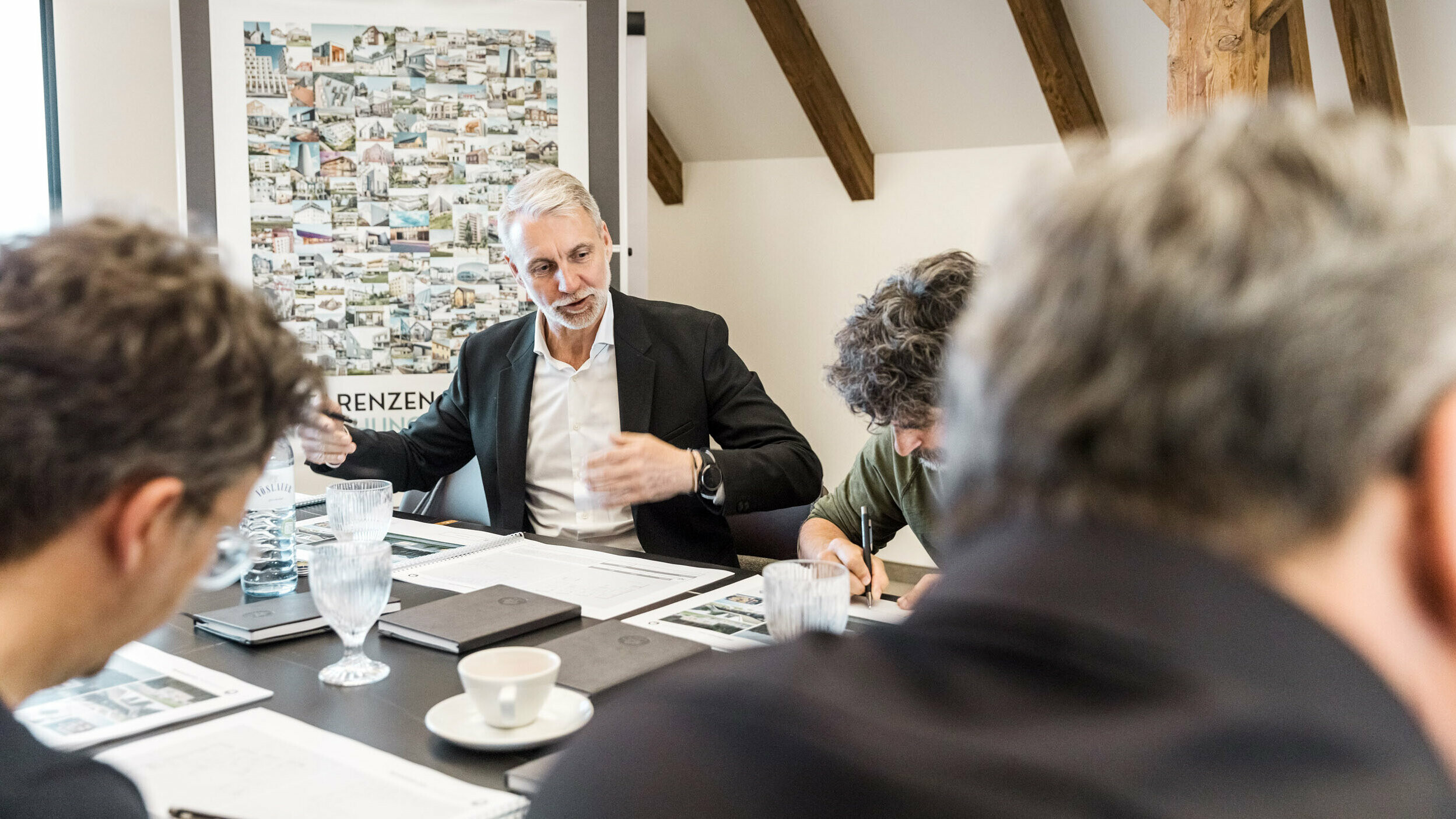 Architekt Oliver Kupfner bei der Projektbesprechung.