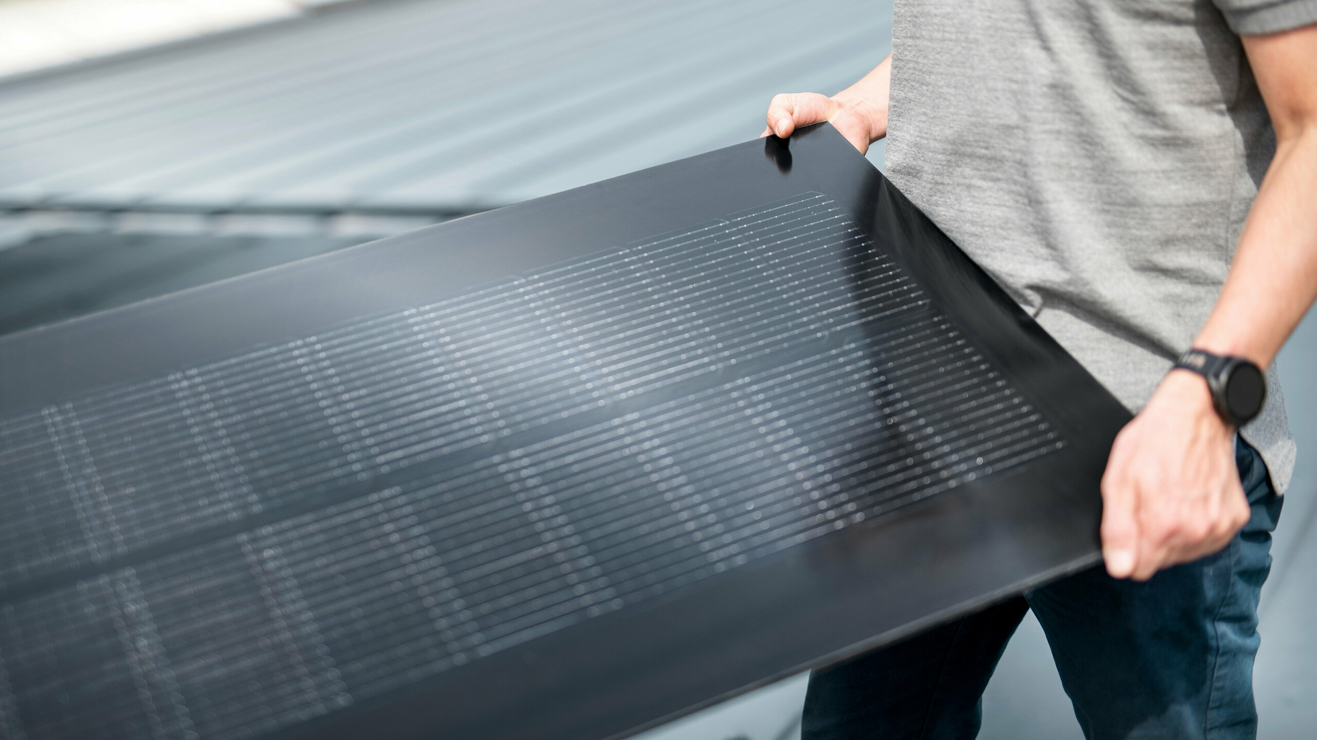 Das PREFALZ Solarmodul in schwarz für die PREFALZ Bandgrößen 500 und 650. 